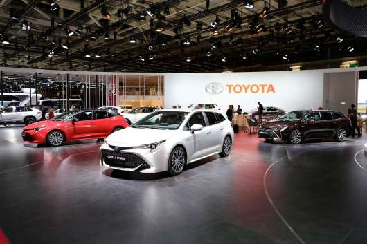 2019 Toyota Corolla: дві версії популярної моделі розкриті в Парижі