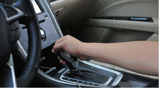 Як правильно паркувати автомобіль з автоматичною коробкою передач
