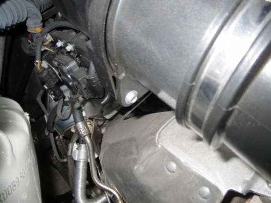 Як замінити повітряний фільтр на автомобілі BMW X5 (кузов E70) — покрокове керівництво