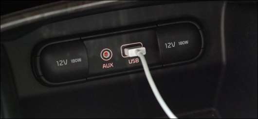 Хочете швидку зарядку телефону? Не використовуйте порти USB в автомобілі