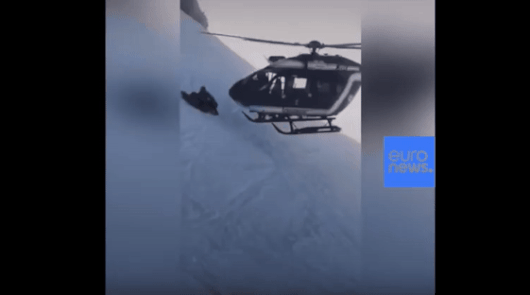 Подивіться як цей пілот посадив вертоліт в Альпах, щоб врятувати пораненого лижника
