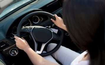 Як правильно паркувати автомобіль з автоматичною коробкою передач