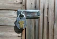 Що робити, якщо побачили амбарний замок на ручці автомобіля?