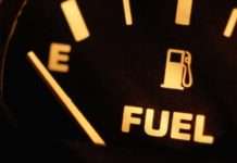 Чи погано для двигуна їздити на порожньому баку?