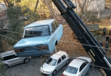 Як в Тбілісі на балконі 27 років простояли «Жигулі»