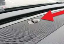 Що за сферичний пластик на торпедо автомобілів, що нагадує ІЧ-приймач для пульта від телевізора