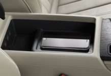 Ось як просто додати бездротову зарядку в свій автомобіль