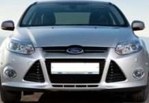 Найпопулярніший автомобіль на ринку б/у авто в 2018 році: чорний шестирічний седан Ford Focus III