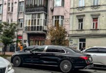 В україні помічений розкішний автомобіль за мільйони гривень