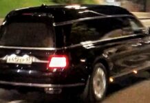 Катафалк “лафет” сфотографували біля кремля