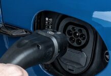 Звичка до убозтва: для чого влада хоче пересадити росіян на електромобілі