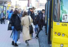 У гродно порахували, як багато пасажирів використовують маску в громадському транспорті. Приблизно третина, в основному-літні