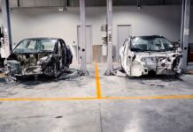 Відео: tesla model y і volkswagen id.6 crozz зіштовхнули лоб в лоб заради краш-тесту