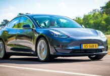 У росії почалися онлайн-продажі електрокарів tesla