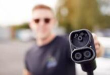 Китайська компанія xpeng представила суперзарядку для електромобілів