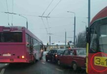 Дорожня іронія по-гродненськи. Фото “паровозика” на островського дасть привід для посмішки