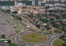 Іноземець на mercedes опинився в стовпі на кільці космонавтів після дтп з honda. Пошук очевидців