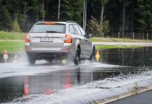 Чому при гальмуванні машину веде з боку в бік