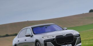 2025 BMW 7 Series: A Comprehensive Review of Luxury and Technology