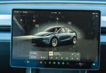 Tesla нарешті додасть підтримку Apple CarPlay