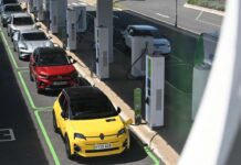 ЄС скасовує заборону на двигуни внутрішнього згоряння до 2035 року; Британія залишається непохитною