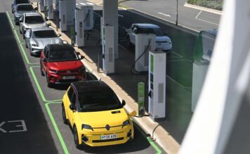 ЄС скасовує заборону на двигуни внутрішнього згоряння до 2035 року; Британія залишається непохитною