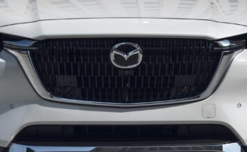 Mazda призупиняє натиск на електромобілі, робить ставку на гібриди на тлі невизначеності ринку