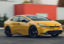 Toyota відкликає понад 140 000 Priuse через ризик ненавмисного відкривання дверей