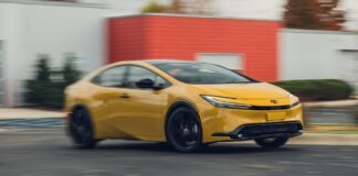 Toyota richiama oltre 140.000 Prius a causa del rischio di apertura imprevista della porta