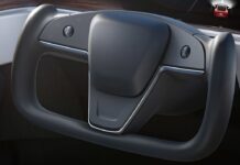 Китай Забороняє “Авіаційні” Рулі Tesla, Далі Обмежуючи Дизайн Електромобілів
