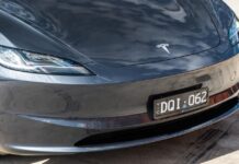 Tesla Випускає Скандальний AI-Помічник ‘Grok’ для Австралійських Водіїв