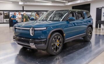 Запуск Rivian R2 відкладено: Преміальні та високопродуктивні моделі надійдуть у продаж першими
