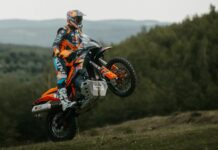 KTM představuje 890 Adventure R Rally: limitovanou edici pro extrémní off-road