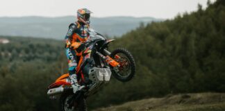 KTM представляет 890 Adventure R Rally: лимитированная серия для экстремального бездорожья