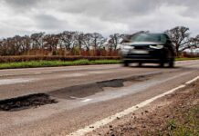 Уряд посилює контроль над фінансуванням місцевих доріг для боротьби з кризою вибоїн