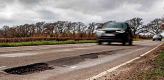 Правительство ужесточает контроль над финансированием местных дорог для борьбы с кризисом выбоин