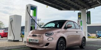 Инфраструктура электромобилей в Великобритании достигла важной вехи: 1000 хабов быстрой зарядки