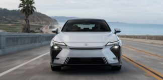Lexus ES 2026: velký hybrid. Stejný duch.
