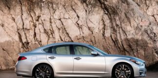 The Quiet, Analog Luxury of the Infiniti Q70 V8