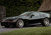 V12 Ferrari перетворюється на скляну цеглу