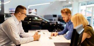 Perché Hyundai, Porsche e Tesla non stanno ancora uccidendo le concessionarie di automobili