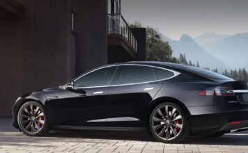 Tesla odemyká skrytý dojezd baterií v reakci na chaos při evakuaci hurikánu Florence