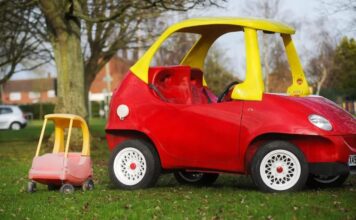 Hoe een monteur £ 6.000 uitgaf om een legitieme Little Tikes-coupé te bouwen